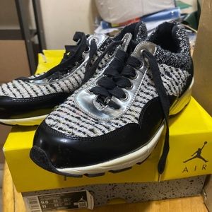 woman shoes worn 1x no box go for 100-200